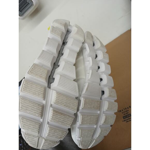 USED On Women's Cloud 5 Sneakers, Undyed-White, 11 Medium US - Picture 3 of 6